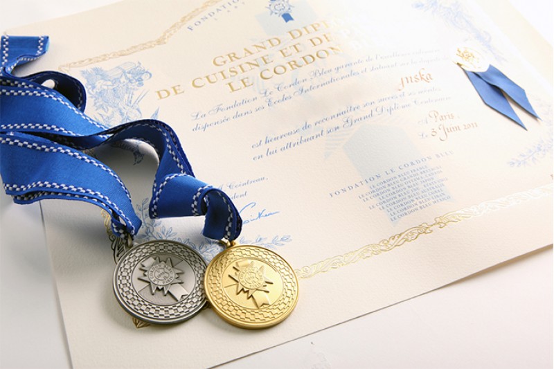 Le Cordon Bleu拥有120多年的教学经验，在美食，酒店业和管理方面拥有扎实的基础和最佳实践，被许多人认为是全球一流的烹饪艺术学院。