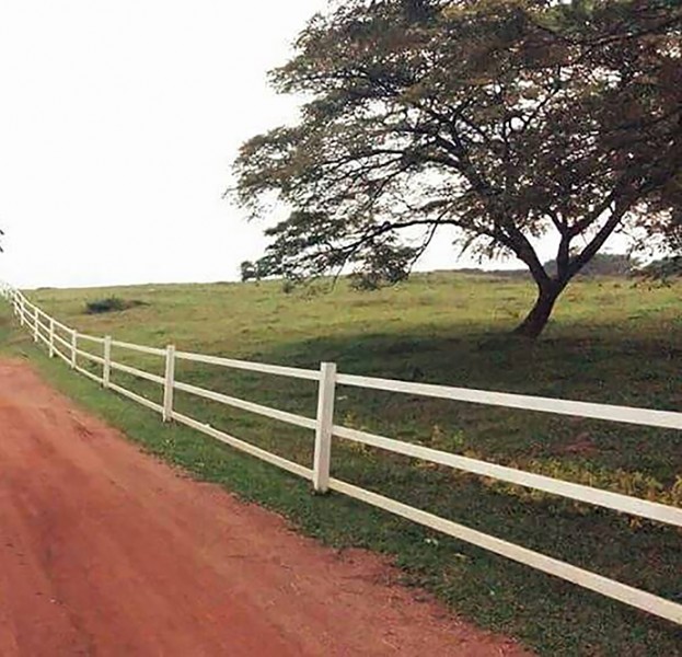 拥有一片绿油油宽阔草地的Ladang 16，经常吸引大众前来参观，甚至拍摄婚纱照或毕业照留念。此外，这里也经常是学生们野餐的地点。