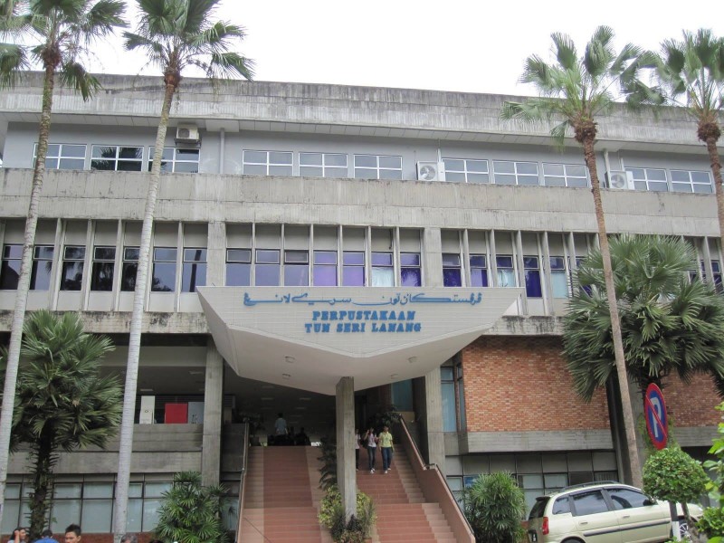 国大的图书馆（Perpustakaan Tun Sri Lanang）是东南亚最大且藏书量最多的大学图书馆，而且还有完善的电子书系统。此外，国大各学院内也设有四座中小型图书馆，如环境与马来文化图书馆、法律图书馆、Dr.Abdul Latiff图书馆和国大医院图书馆。
