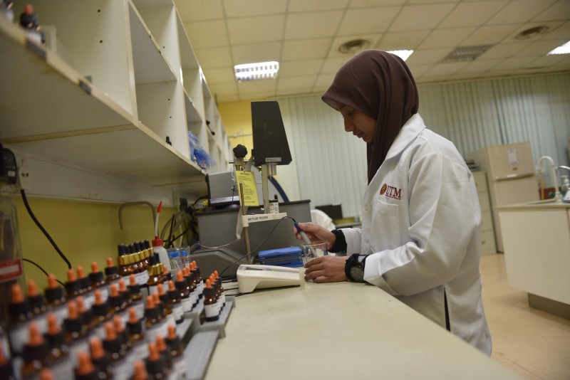 Lab research involves experiments conducted in a laboratory