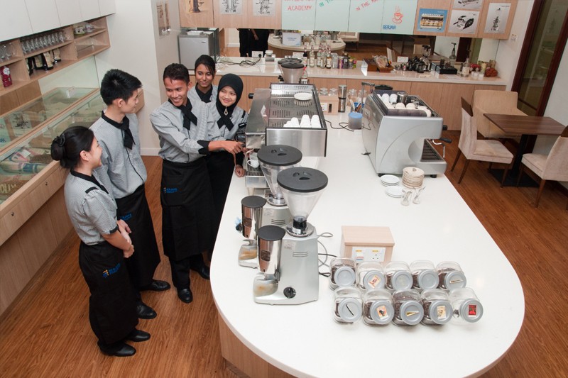 咖啡和茶学院。在这里，学生将学习到西方和东方风格的咖啡与茶的酿造艺术及知识。