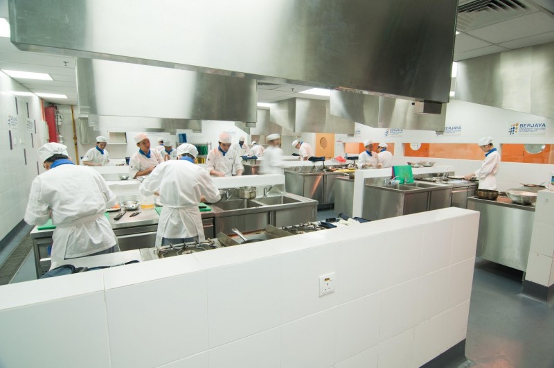 校园中的五星级现场实验室，包括准备厨房，Aseana厨房，展示厨房，烹饪剧院，烹饪工作室，糕点实验室，巧克力实验室和面包房实验室