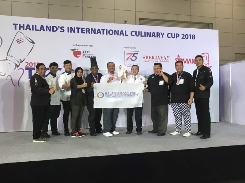 Lecturers and students participated Thailand's International Culinary Cup 2018