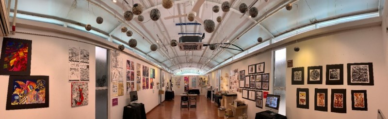 “白色工坊”美术画廊，供展示美术作品。