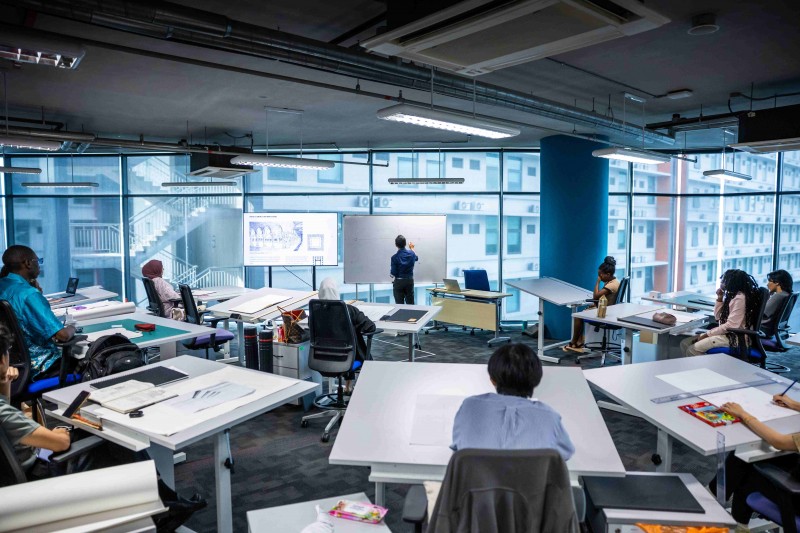 APU师资拥有丰富的工作与教学经验，有助于培养学子们的专业态度，提高他们的就业率。