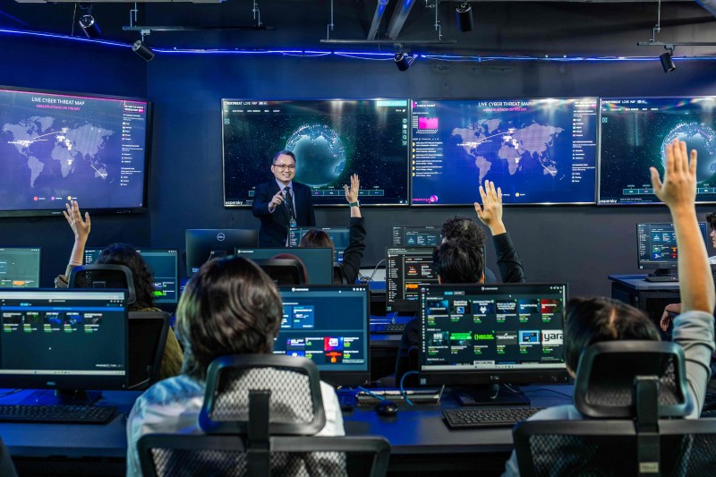 APU提供符合国际标准的课程、丰富的资源与完善的设备。