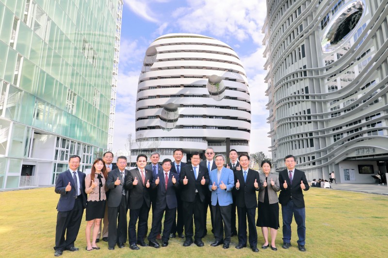 中国医药大学拥有世界顶尖的教授群。