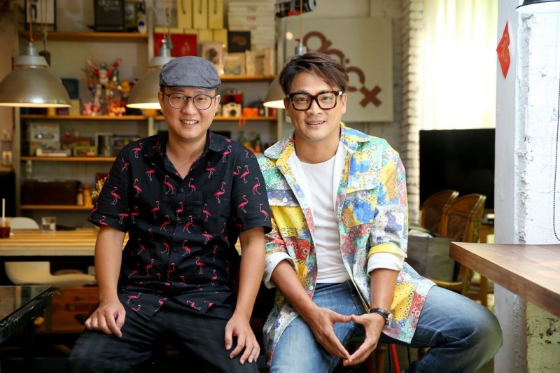 美術系校友東明相 電影「練習曲」男主角 帶動環島潮  東明相(右)、導演陳永錤(左)為新片「惡之畫」共同接受訪問，東明相笑稱當年「練習曲」大紅，他覺得自己害到很多人不工作跑去環島。