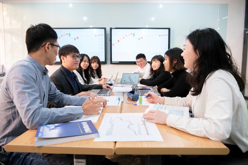 在靜宜大學學習與成長。