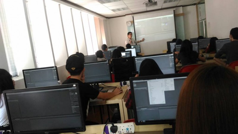 Multimedia class happening in the computer lab