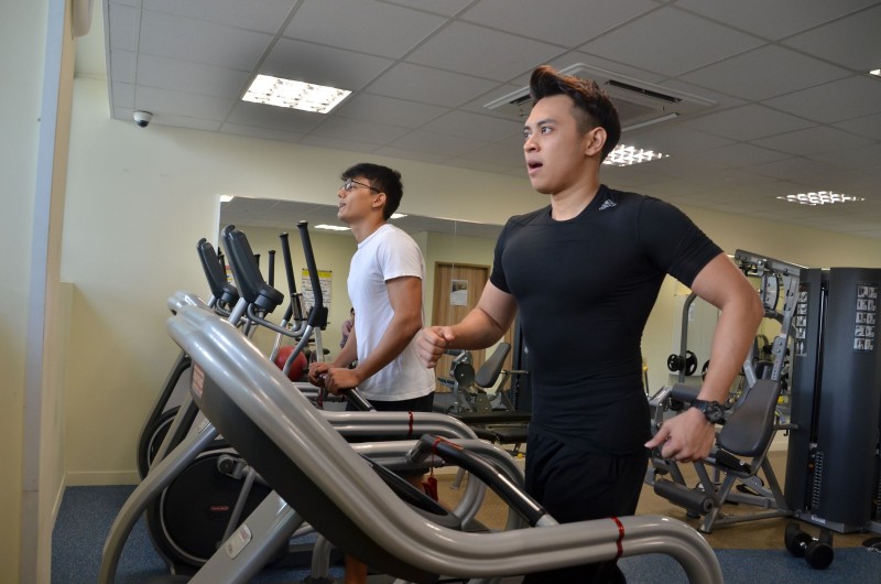 詹姆斯库克大学新加坡校区备有健身房，让学生注重学业之余也能强身健体。