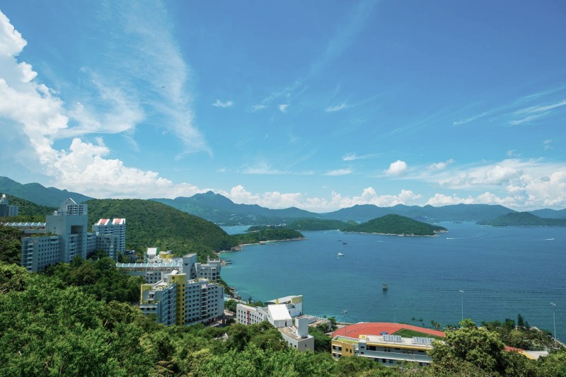 科大依山傍海景色怡人，是亚洲最美大学之一。