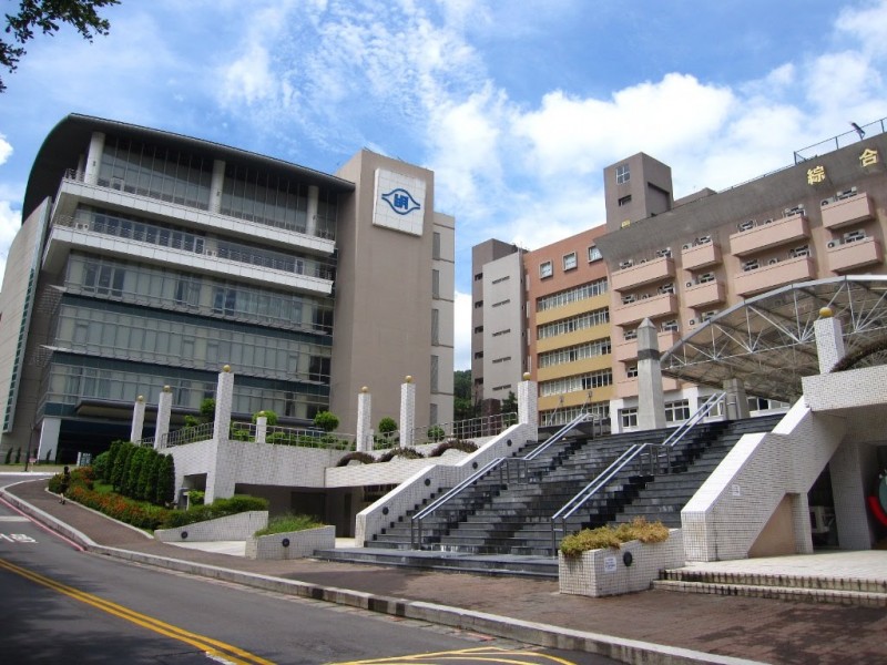 學校體育館，圖書館及綜合大樓