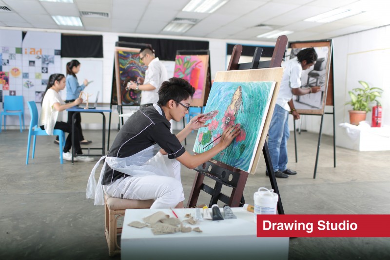 设计与建筑环境系学院
美术与设计-绘画室
提供学生良好的绘画环境与器材