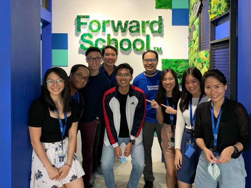 Forward School's philosophy is driven by real-world learning experiences developed in tandem with our industry partners. Powered by our outstanding faculty and trailblazing technology practitioners, we offer world-class, cutting-edge education in a conducive learning, living and co-working space.