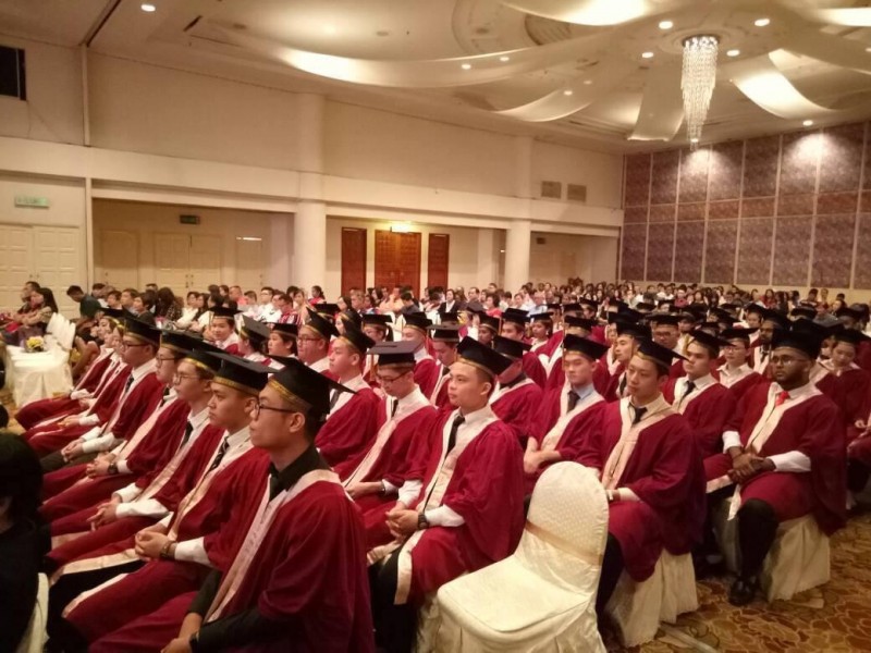 Keris College学生毕业典礼