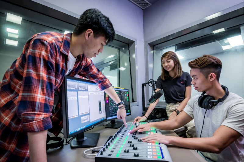 恒大以广泛及跨学科的方式来连接不同知识领域、启发思考和解决问题。