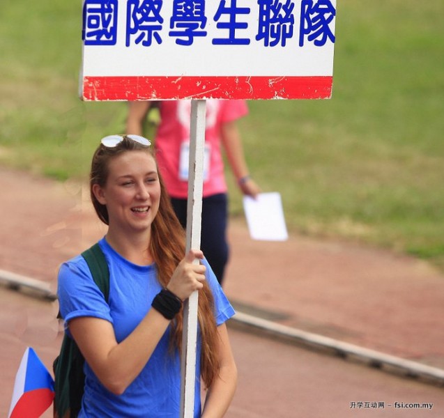 东海大学的国际学生踊跃参与校庆活动。