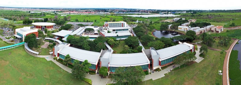 坐落在砂拉越州美里的科廷大学马来西亚分校校园鸟瞰图，环境清幽宜人。
