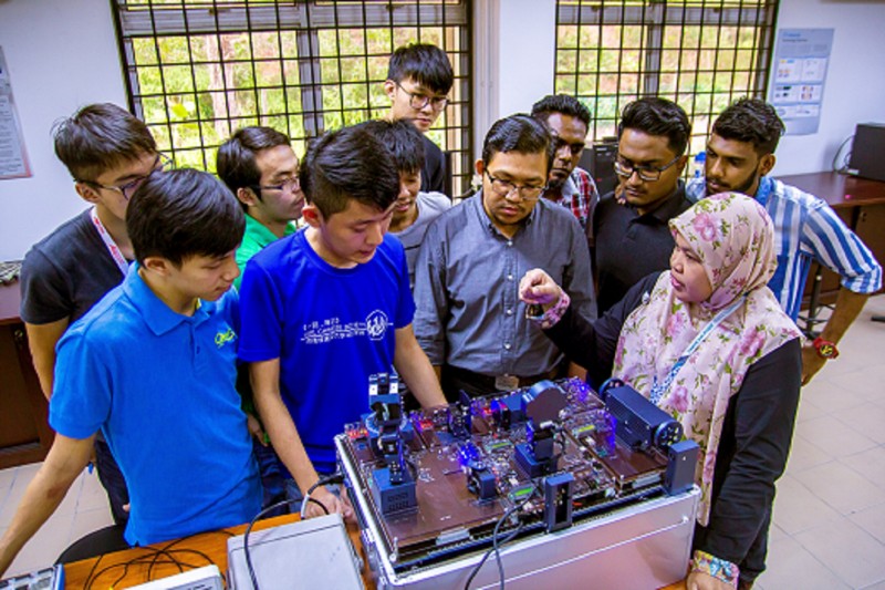 学生通过实际学习累积经验。