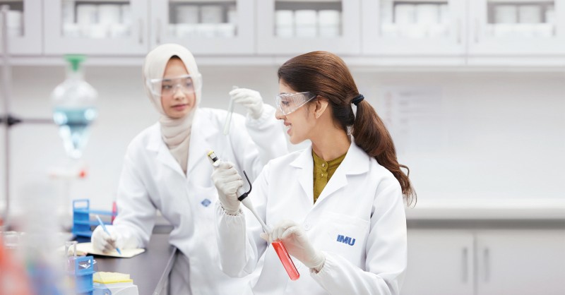 国际医药大学的研究室设施齐全且先进，给予学生有效的学习环境。