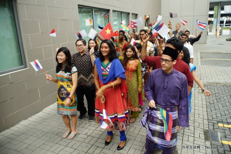 蒙纳士大学马来西亚校区的校园有超过8千名来自73个不同国家的学生，让学子们在国际化及丰富多彩的多元文化环境下学习。