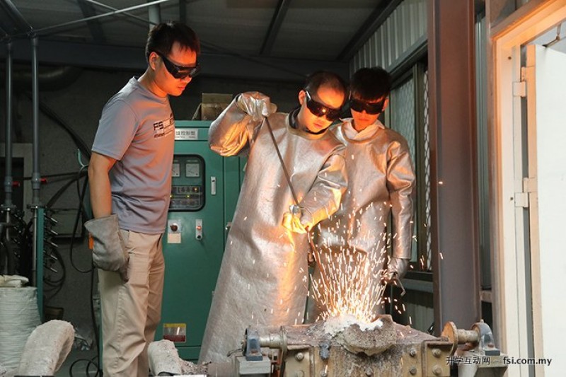 中兴大学的学生在2019年国际钢铁协会举办的炼钢挑战赛中表现亮眼，获得世界冠军及亚军。