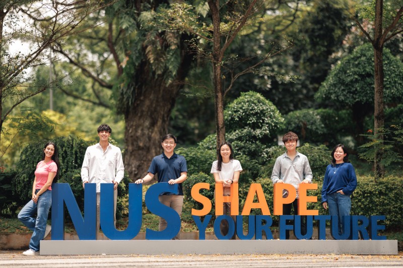 新加坡国立大学致力于提供广泛和具有包容性的教育环境，以助学生达到他们的极致。