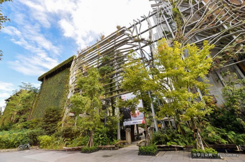 作为都市中的科技大学，台北科大长期致力于校园生态化的耕耘，发展绿能建筑，校内每栋建筑物皆绿意盎然，在“世界绿能大学”排行榜(Green Metric World University Sustainability Ranking)名列前茅。