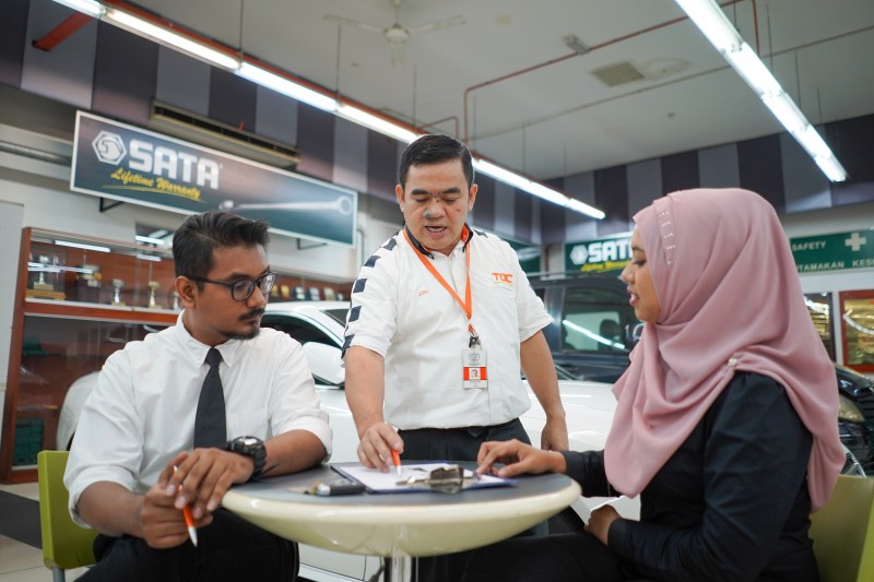 Be an expert on customer management, understand repair and maintenance as well as diagnosis of a car.