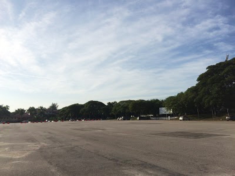 理大总校拥有宽敞的操场（Padang Kawad），提供制服团体或学生组织进行户外大型活动。